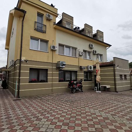 Hotel Vila Sunce Stara Pazova Exterior foto