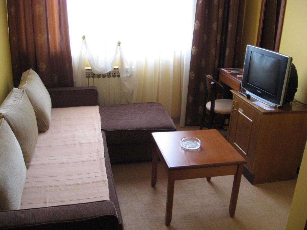 Hotel Vila Sunce Stara Pazova Quarto foto