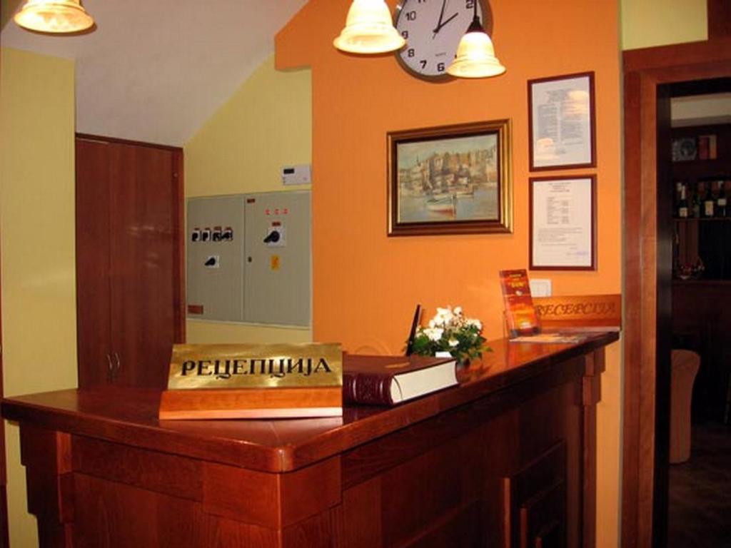 Hotel Vila Sunce Stara Pazova Exterior foto