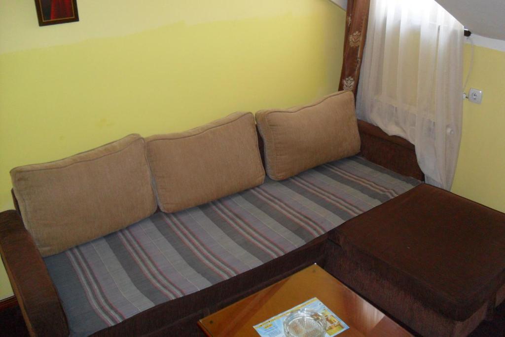 Hotel Vila Sunce Stara Pazova Quarto foto